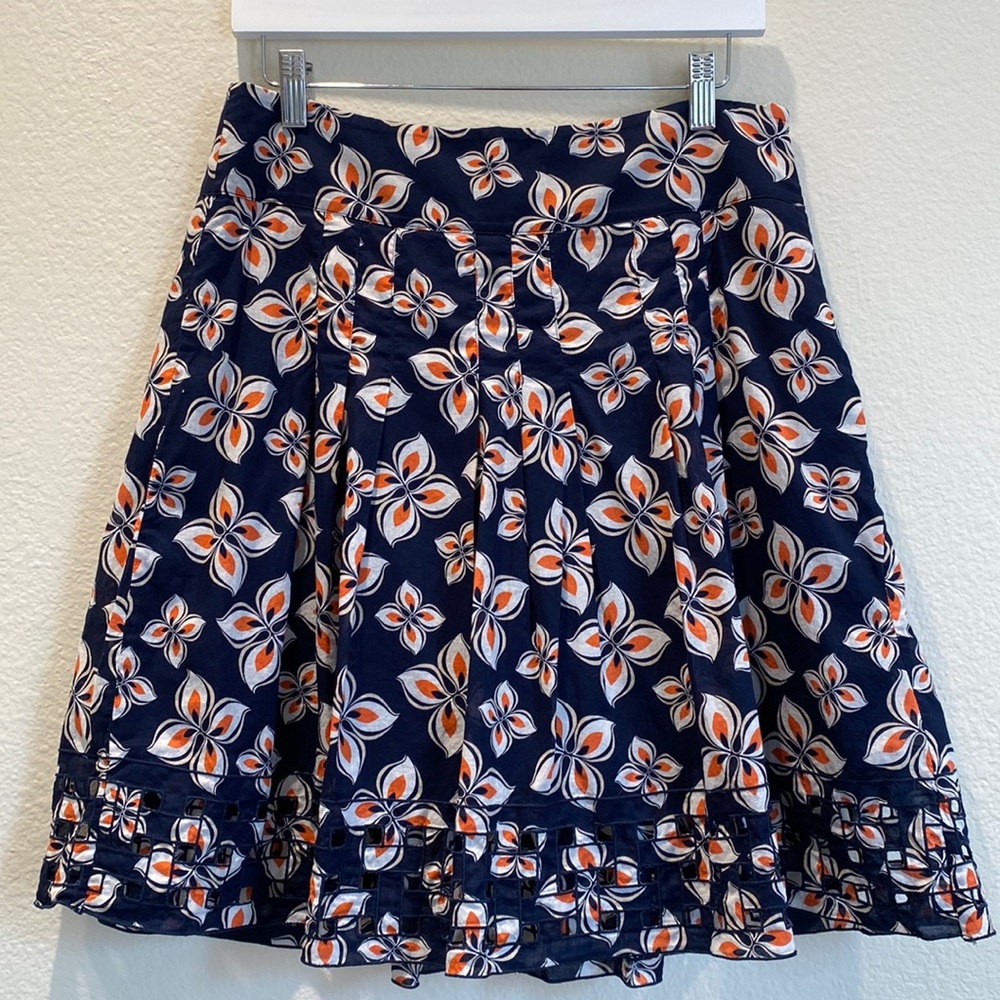 Ann Taylor- Pleated Skirt (6) EUC